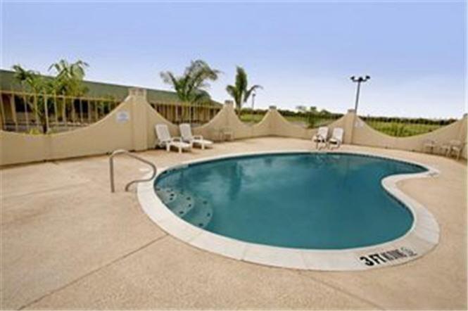 Riviera Inn And Suites Instalações foto